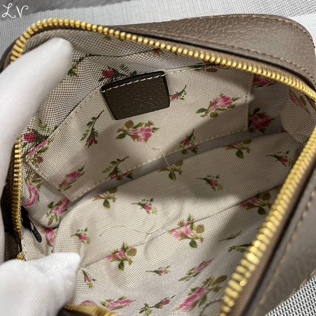 GUCCI Neo Vintage GG Supreme messenger bag กระเป๋าสะพายรุ่น unisex ไซส์มินิ ใช้ได้ทั้งชายหญิง วัสดุแคนวาสอย่างดี จุของได้เยอะ ใช้เป็น every ได้เลย ภาพถ่ายจากงานขายจริง ใช้งานต่างประเทศได้