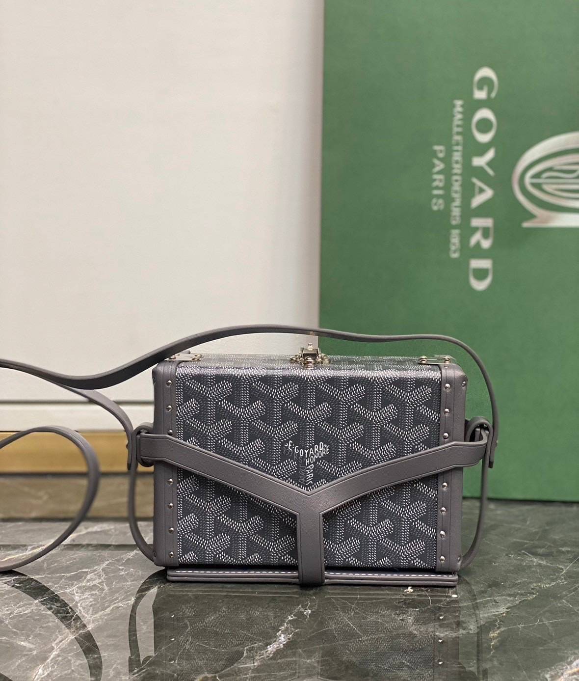 ORI หนังแท้ | Goyard Minaudière Trunk Bag กระเป๋าสะพายทรงแมสเซ็นเจอร์ เป็นคลัตช์ได้ในใบเดียว น้ำหนักเบา ทรงกล่องดีไซน์ใช้งานง่าย สวยหรู