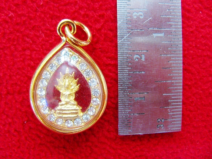 จี้พระประจำวันเกิดวันเสาร์ ปางนาคปรก องค์ใหญ่ทรงหยดน้ำ ล้อมเพชรเลี่ยมทองไมครอนพร้อมใบคาถาค่ะ