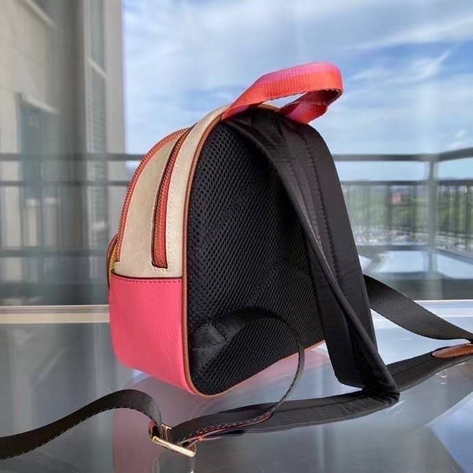 COACH Mini Court Backpack In Signature Canvas With Butterfly / With Radish C8259 C8257 🌈ต่อกันเลย สวยกันก่อน วางน้องไม่ลงเลยจริงๆค่าา😍 พร้อมส่ง! ยังไม่เข้าไทย กับกระเป๋าสะพายหลังแบบมีหูหิ้วในตัว บอกก่อนเลยว่าหนังของน้องทั้งนิ่ม ทั้งสวย อย่