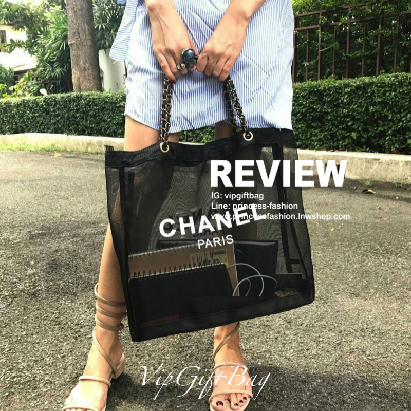 Chanel Shopping Ribbin bag With Chain With + Cosmetic Pouch กระเป๋าสะพายใบใหญ่ทรง Shopping พร้อมกระเป๋าใส่เครื่องสำอางค์ ใบเล็ก จากงานพรีเมี่ยมกิ้ฟของแท้นำเข้าจาก Chanel Perfume Counter ใบใหญ่วัสดุ Nylon โปร่ง **อะไหล่ทอง เปิดปิดด้วยแถบแม่เหล็กซ่อนด้านใน 