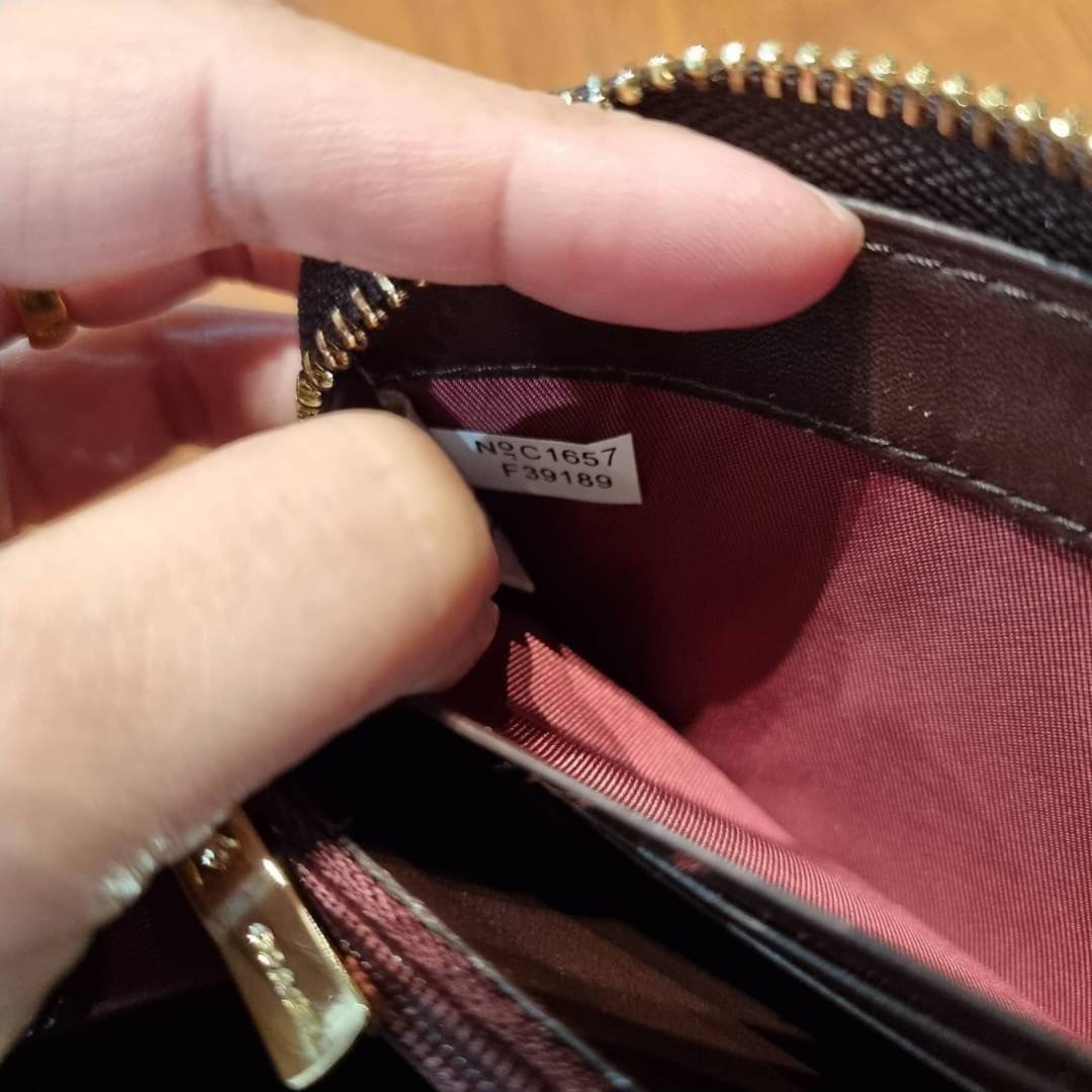 COACH ACCORDION ZIP WALLET IN SIGNATURE CANVAS WITH PRAIRIE ROSE / JUMBO FLORAL / CAMO ROSE FLORAL / MEDLEY BOUQUET PRINT ((F31572/F39189/F26290/F2859)) สวยคลาสสิคไม่มีใครเกิน!! กระเป๋าสตางค์ใบยาว ลวดลายสวย สีสันโดดเด่น วัสดุหนังแคนวาสเคลือบ เปิด-ปิดด้วยซ