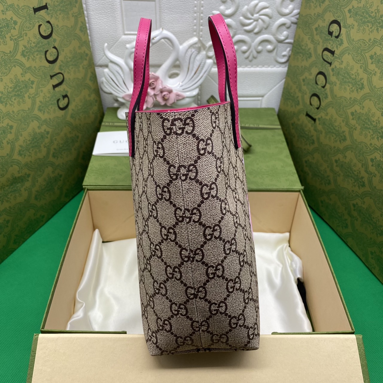 (รวมแบบ) หนังแท้ GUCCI Animal-Friendly Gucci Kid GG Supreme Tote Bag ลายใหม่น่ารักมากเลยค่าา งานหนังแท้ทรงตั้งสวย ขนาดกะทัดรัด จุของได้เยอะ ใช้ได้ทั้งเด็กและผู้ใหญ่ น่ารักมากค่ะ