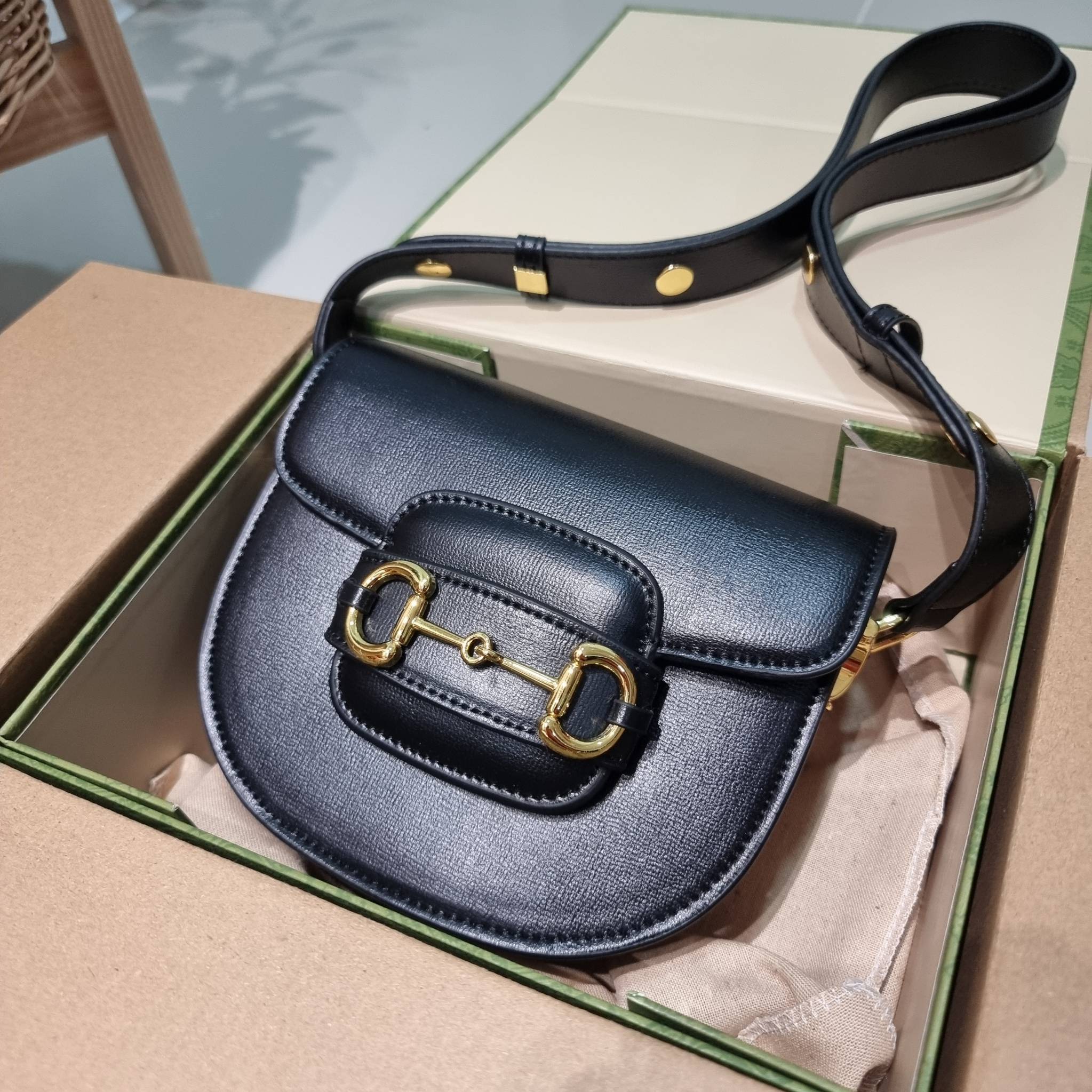 Gucci horsebit 1955 mini rounded bag / GUCCI BAG พร้อมส่ง 2 สี กระเป๋าสะพายไหล่/สะพายข้างทรงคลาสสิค มาในไซส์มินิ กะทัดรัด สวยอยู่ทรง