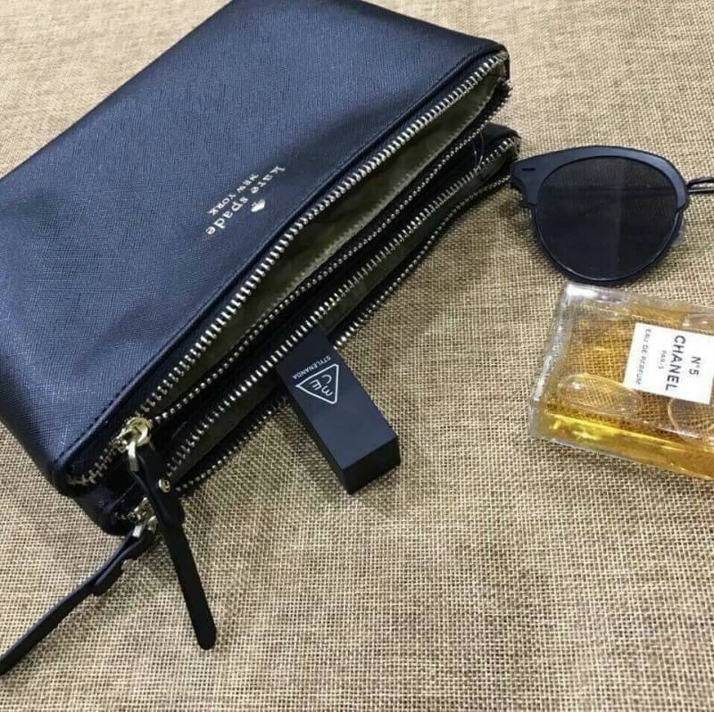 ของแท้ 💯% KATE SPADE NEW YORK กระเป๋าสะพายขนาดน่ารัก หนังนิ่ม มีช่องใส่ของถึง2ช่อง ด้านในแบ่งใส่ของได้เป็นสัดส่วนใส่ iphone6+ได้
