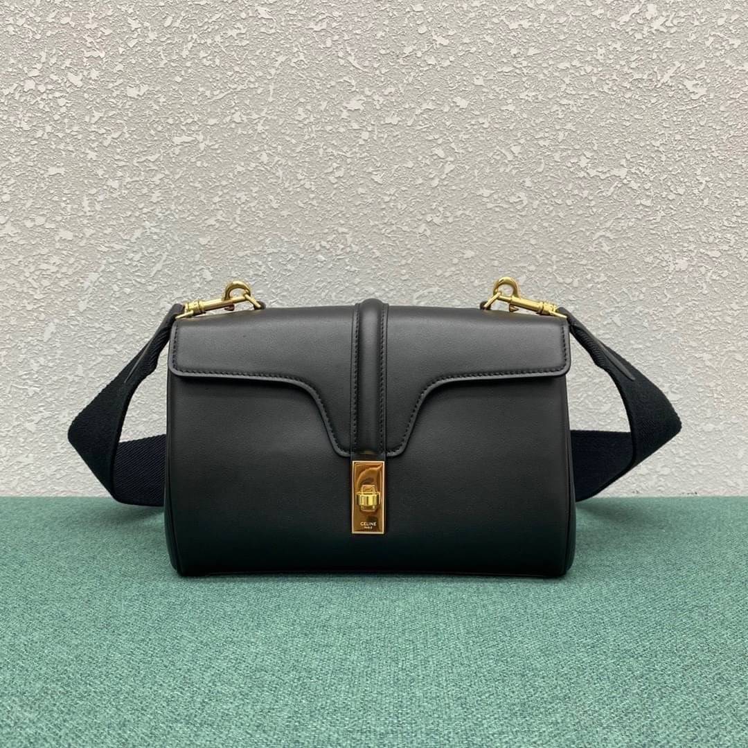 CELINE Teen Soft 16 In Smooth Calfskin / CELINE TRIOMPHE CROSSBODY BAG กระเป๋าสุดเรียบง่ายคงความสไตล์เซลีนเป็นอย่างดี ดีไซน์สวยหรูสุดคลาสสิคหนังเรียบสวยอยู่ทรงเปิดปิดด้วยฝาปิดล๊อคบิดโลโก้แบรนด์อะไหล่ทองวิ้งๆภายในมีช่องแบ่งเป็นสัดส่วนและมีช่องซิปหัวซิปแบรน