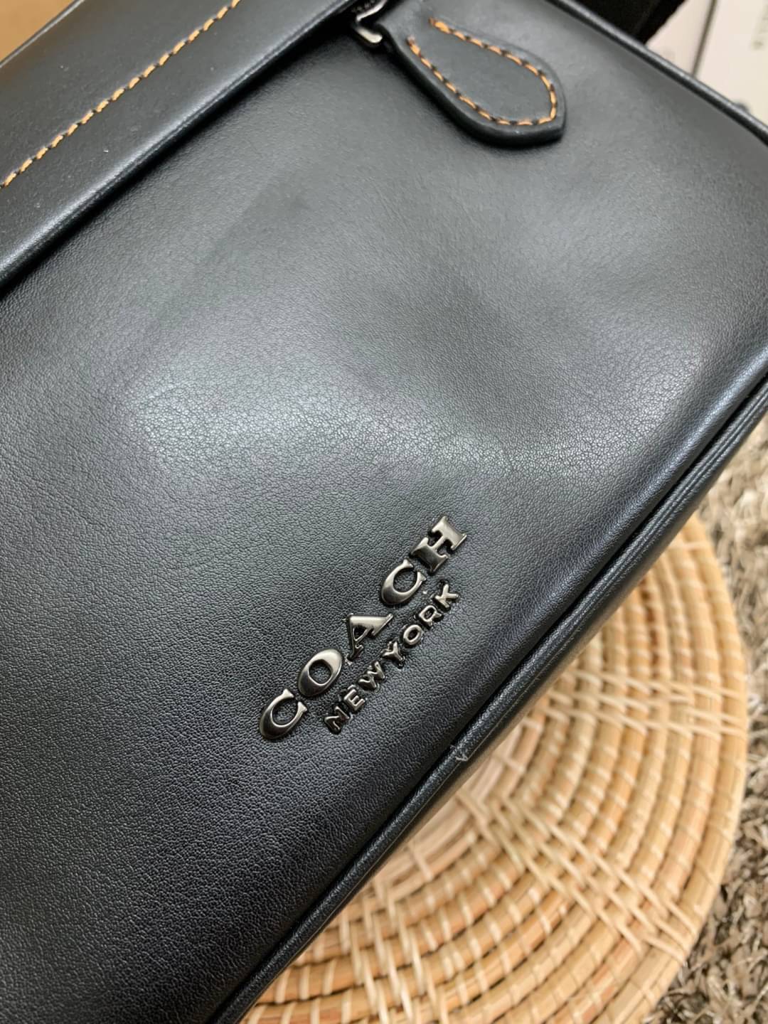 3สีเข้าใหม่งานคุณภาพอีกแล้วคับท่านน ทั้งสี ทั้งหนังสวยมากๆค่าา!! COACH GRAHAM CROSSBODY BAG ((39946)) พร้อมส่ง! กระเป๋าสะพายแบบครอสบอดี้ร์ ใช้ได้ทั้งชาย//หญิง หนังแท้อย่างดี เรียบหรูค่ะ ด้านหน้ามีช่องซิปซ่อนให้หนึ่งช่อง ช่องซิปหลักกว้าง ใส่ของจำเป็นได้ครบ