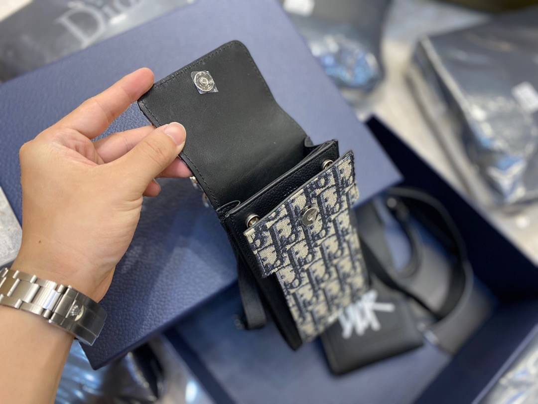 Dior Phone Holder Bag / DIOR BEIGN AND OBLIQUE JACQUARD PHONE POUCH BAG เกรดเทพออริจินอล หนังแท้ ภาพถ่ายจากสินค้าจริง ใช้งานต่างประเทศได้