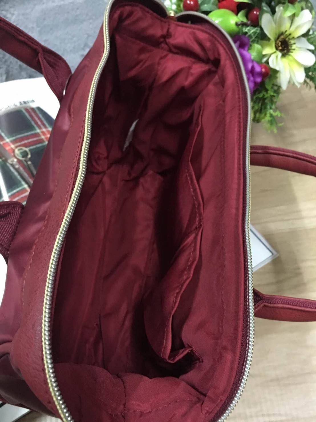 ANELLO NYLON 2 WAY MINI BOSTON BAG 2017 แบรนด์ฮิตติดลมบนในขณะนี้ กับคอลเลคชั่นใหม่เป็นรุ่นทรงShoulder bag วัสดุNYLON สลับกับ Pu น้ำหนักเบา กันน้ำได้ ช่องใหญ่เปิดปิดด้วยซิปคู่ ปากกระเป๋ามีโครงสะดวกใช้ ดูแลรักษาง่าย ตัวจริงน่าใช้ทุกสีเลยคะ เป็นรุ่นใหม่อีกรุ