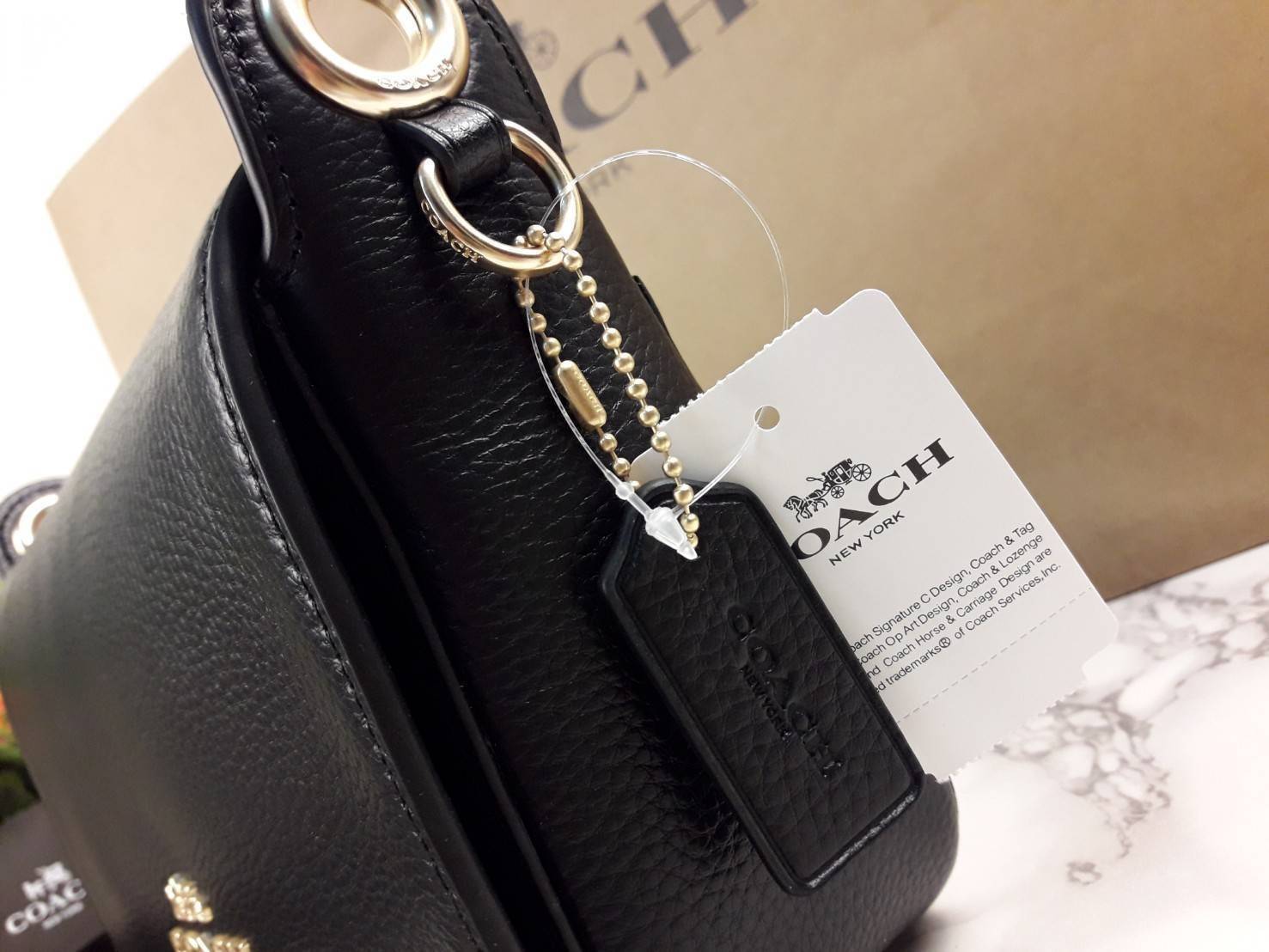 COACH SMALL JES MESSENGER WITH SIGNATURE CANVAS STRAP(COACH F77979)🌺 ทรงนี้ สวยมากจริงๆ ฮิตมากๆตลอดกาล //สะพายข้างฝาปิด ล็อคด้วยแม่เหล็กแน่นหนา รุ่นนี้สวยมาก >>วัสดุหนังแท้เต็มใบ หนังสวยคุณภาพดีมากๆ ยิ่งใช้ หนังยิ่งสวย>>สายสะพายถอดได้ 