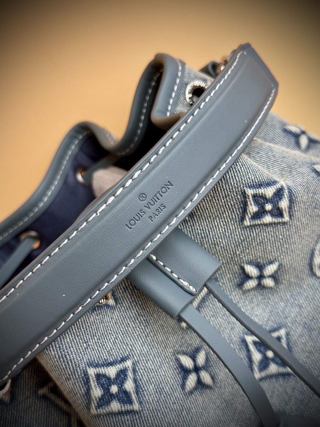 LV Nano Noé Denim Vintage Bag / LV Bucket Bag กระเป๋าทรงบัคเก็ตเดนิมสไตล์วินเทจ รุ่นใหม่ปั้มลายโมโนแกรมบนเดนิมสุดไอคอนิก ที่ใครเห็นต้องเป็นคลั่งรัก ผู้ดี หรูหราได้ทุกลุค ทุกสไตล์