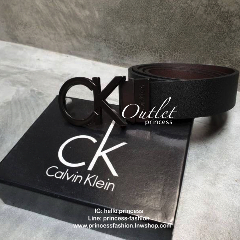 เข็มขัด calvinklein หัวเข็มขัดเป็นลายตัวอักษร CK ปั๊มชื่อแบรนด์ สายเข็มขัดสามารถใช้ได้ทั้ง 2 ด้าน เปลี่ยนหัวได้ง่ายๆ รุ่นนี้เป็นหนังแท้ สวยๆ คุ้มๆ รีบรับไปเลยจร้า