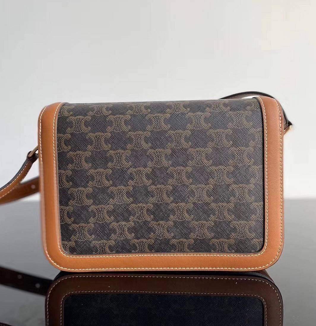 CELINE TRIOMPHE CROSSBODY BAG VIP GIFT WITH PURCHASE-GWP พรีเมี่ยมกิ๊ฟ Limited Edition จาก CELINE PERFUME DUTY FREE COUNTER วัสดุ TRIOMPHE CANVAS & LEATHER