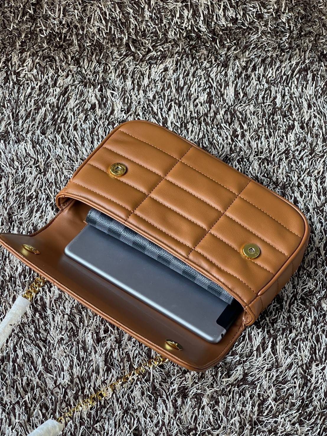 CELINE CHAIN SHOULDER BAG MATELASSE MONOCHROME CELINE in Quilted Goatskin กระเป๋าเทรนด์กระเป๋าสุดฮอตแต่ยังคงความคลาสสิก