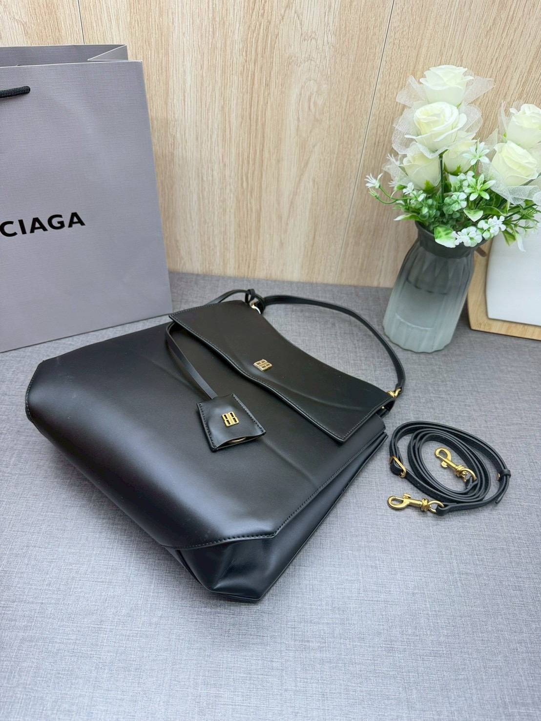 ORI หนังแท้ | Balenciaga Nano Medium Top Handle Bag 27cm กระเป๋าสะพายทรงโท้ท ดีไซน์ใหม่สวยเก๋ตามแบบฉบับแบรนด์
