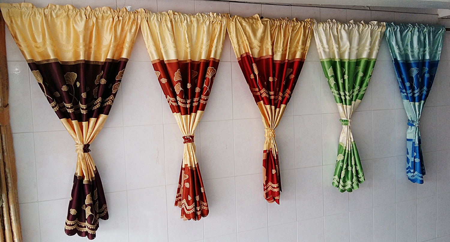 ผ้าม่านหน้าต่างแบบสอด ลายใบไม้ สีน้ำตาล