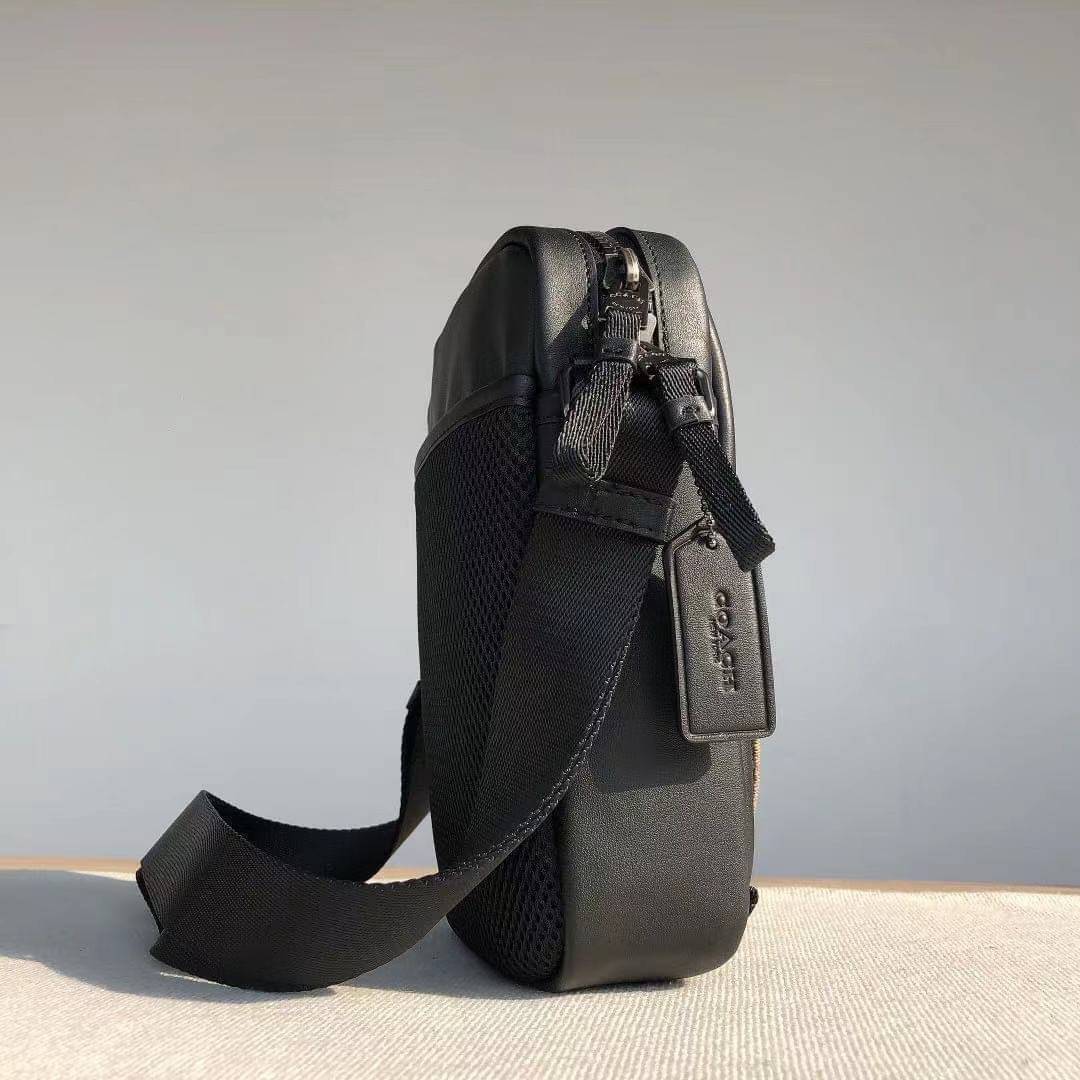 COACH NORTH/SOUTH EDGE CROSSBODY (COACH 5626) IN SIGNATURE CANVAS (COACH 6788) กระเป๋าสะพายผู้ชาย กระเป๋าสะพายรุ่นใหม่ ชนช็อป (!!)รุ่นหายาก สี COBALT MULTI วัสดุทำจาก หนังลูกวัวแท้ เนื้อเรียบ พิมพ์ลาย ขนาดกำลังดี