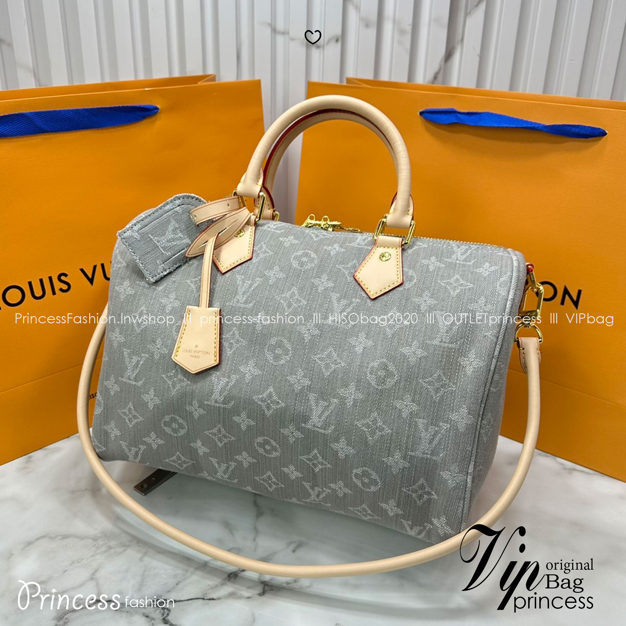 ORI หนังแท้ | LV Speedy Soft 30 Monogram Denim Washed Gray กระเป๋าสะพายสปีดี้ทรงหมอน ทรงยอดนิยม งานเดนิมตัดเย็บจากผ้าฝ้ายโดยใช้เทคนิคการฟอกสีแบบพิเศษ ตกแต่งด้วยหนังและฮาร์ดแวร์สีทองอ่อน