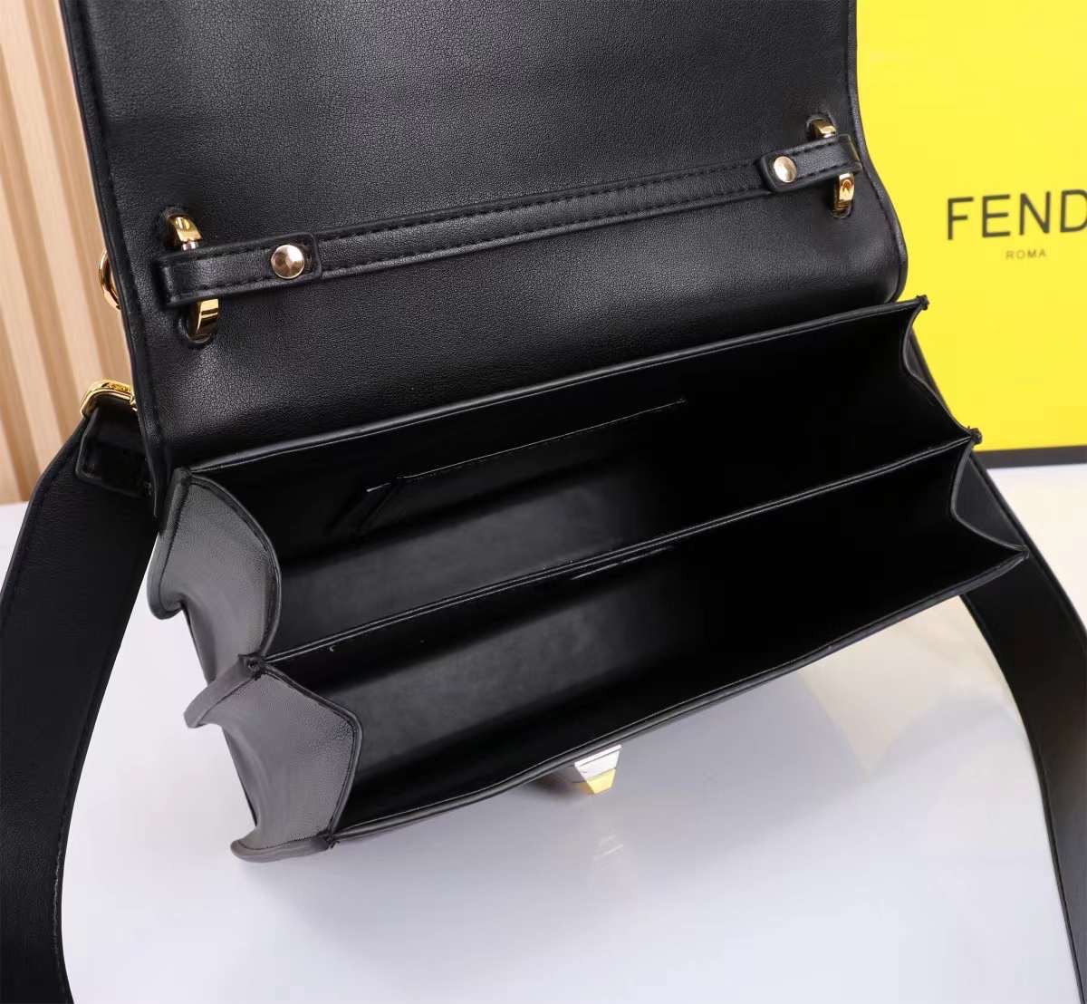 พร้อมส่ง 3 สี FENDI Kan I leather bag กระเป๋าสะพาย 🧡 เกรดออริจินอล 1:1 สลับแท้ ใช้งานต่างประเทศได้ ภาพถ่ายจากงานขายจริง