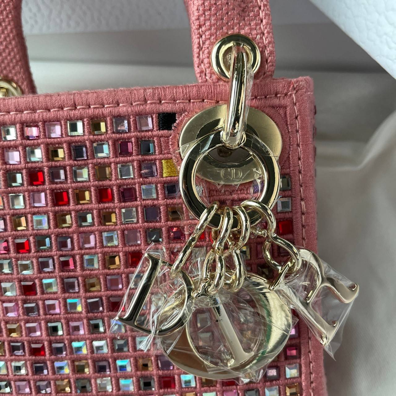 Micro Lady Dior Bag Dark Pink Metallic Canvas Embroidered with Multicolor Crystals เกรดใช้งานสลับใบจริงได้ เทพออริจินอล เป็นรุ่นสั่งทำพิเศษ ภาพสินค้าถ่ายจากงานขายจริงใช้งานต่างประเทศได้