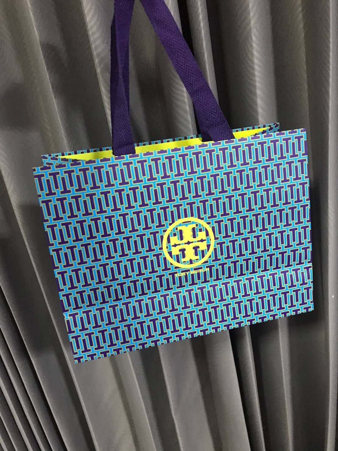 ของแท้ 💯% 】Tory Burch Monogram Jacquard Mini Bucket Bag กระเป๋าถือหรือสะพายไหล่ วัสดุผ้า Canvas โลโก้ Jacquard ทรงถัง ตั้งอยู่ทรง กระเป๋าปักลายแบรนด์ สวยหรู