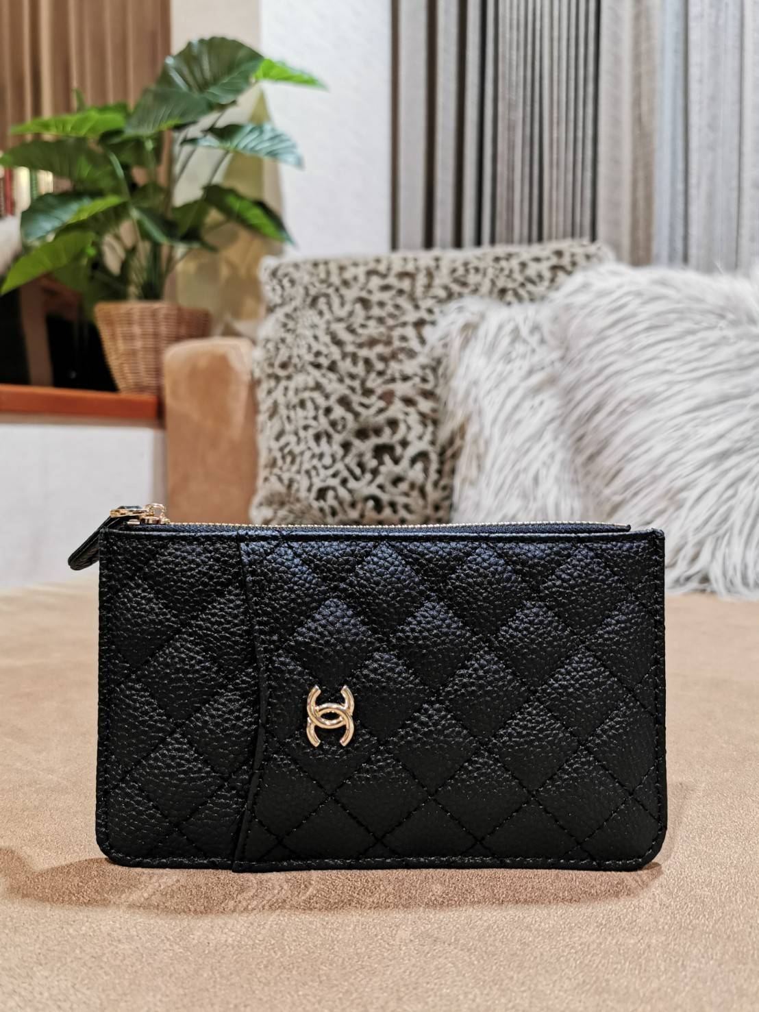 พรีเมี่ยมกิ๊ฟแท้ 100% 】Chanel Clutch Bag Gift With Purchase (GWP) กระเป๋าคลัชหรือกระเป๋าสตางค์ GWP จาก Chanel Cosmetic Counter วัสดุหนังคาเวียร์สวยหรูเปิดปิดด้วยซิปสะดวกใช้