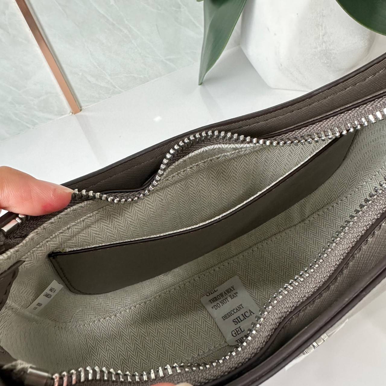 TORY BURCH EMERSON ZIP SHOULDER BAG 137416 / TORY BAG พร้อมส่ง 3 สี กระเป๋าสะพายไหล่ / คล้องแขน หนังซาเฟียโน่ ทนทาน