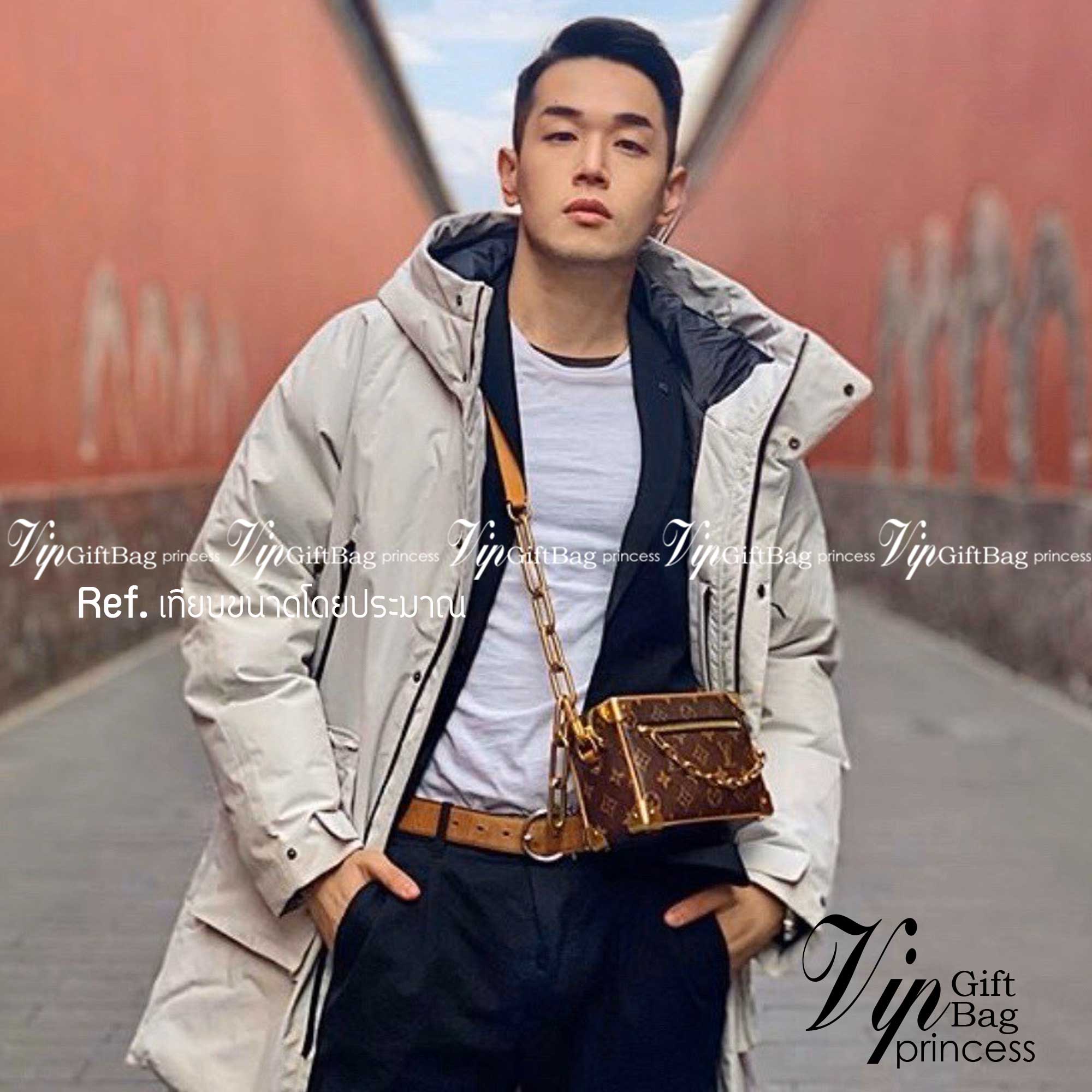 LV Mini Soft Trunk in Monogram Legacy กระเป๋าสะพายทรงกล่อง ไซส์มินิ สวย เท่ห์ รุ่นหายากมากกก วัสดุหนังแคนวาส ดีไซน์ทุกอย่างได้ลงตัว หรูหรา พกเป็นคลัทช์ออกงานก็ดูแพง สะพายข้างก็ดูอัพลุค ได้ทุกสไตล์ รุ่นนี้เป็น unisex ด้วยน้า ใช้ได้ทั้งหนุ่มๆและสาวๆไปเลย ภา