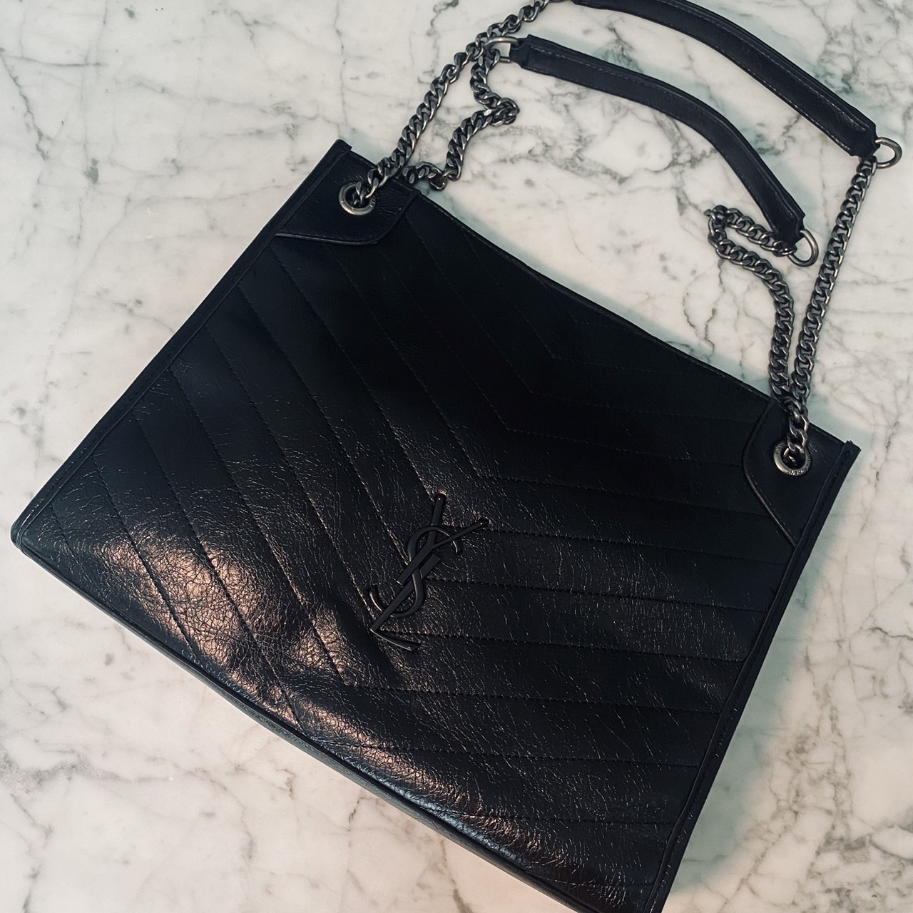 YSL Shopper Niki Tote Bag กระเป๋าสะพายทรงโท้ทใบใหญ่กำลังสวย หรูหราขั้นสุด เสิร์ฟมาให้สวยทันใช้ปีใหม่แน่นอน ใบจริงดูแพงเกินคุ้ม -- [รับตัวแทนกระเป๋า]