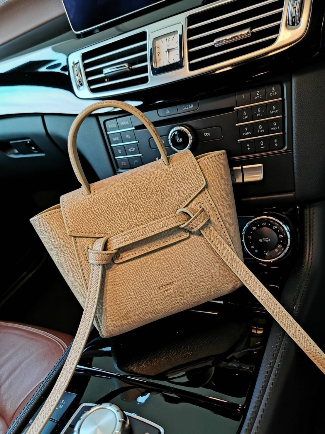 พรีเมี่ยมกิ๊ฟแท้ 100% 】CELINE HANDLE AND CROSSBODY BAG VIP GIFT WITH PURCHASE (GWP)