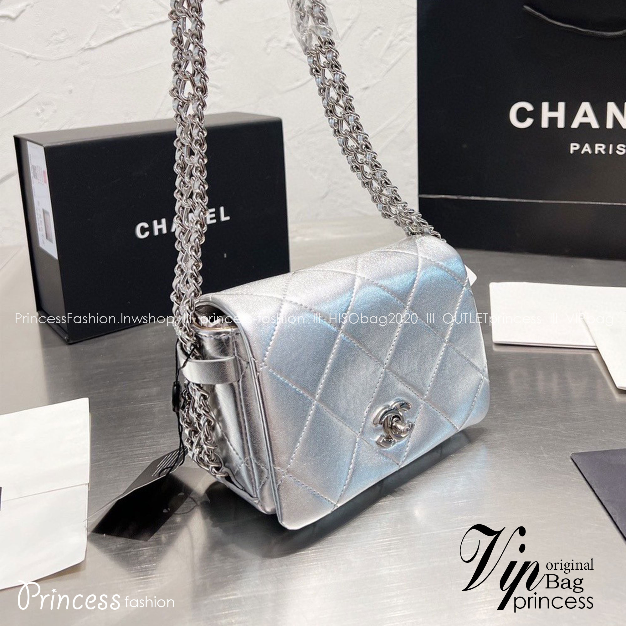 Chanel shoulder bag with chain 8" / Chanel Bag พร้อมส่ง กระเป๋าสะพาย สายโซ่อะไหล่เงินทบสามชั้น หรูหรา งานหนังเรียบสวย มาพร้อมกล่อง อปก ครบเซ็ท รอบนี้จัดราคาพิเศษสุดคุ้มค่ะ ใช้งานต่างประเทศได้ ภาพถ่ายจากงานขายจริง