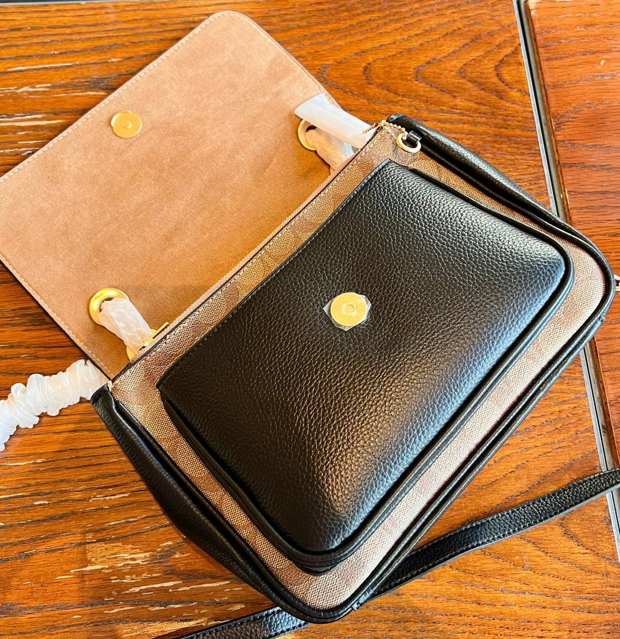 Coach Disney X Coach Klare Crossbody 25 In Signature Canvas With Patches((CC152)) พร้อมส่งก่อนใคร! เริ่ดๆ ชิคๆ กันก่อนค่ะ กับกระเป๋าสะพายแบบครอสบอดี้ร์หรือทบสายคู่ใช้งานแบบหิ้วหรือคล้องไหล่ได้ ✔️หนังแท้อย่างดีสวยมากๆค่ะ