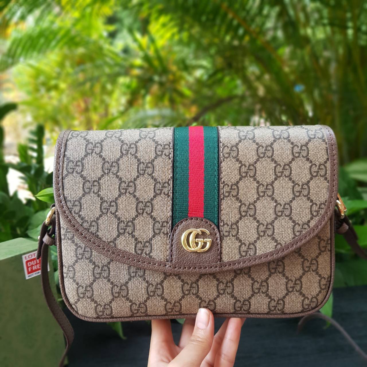 GUCCI Ophidia mini GG shoulder bag กระเป๋าถือ กระเป๋าสะพายทรงสวย ดีไซน์ที่เป็นเอกลักษณ์ จะถือเป็นครัช สะพายไหล่ หรือครอสบอดี้ก็สวยลงตัวได้ทุกสไตล์