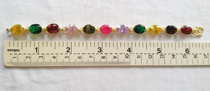 สินค้าหมดค่ะ สร้อยข้อมือพลอย8สี(ตามวันเกิด)เนื้อทองเหลืองแบบใหญ่เสริมบารมีค่ะ