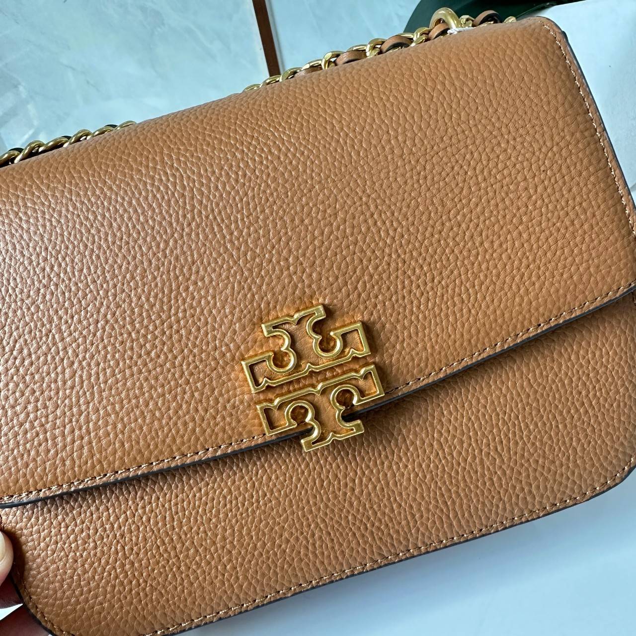 Tory Burch Britten Small Convertible Shoulder Bag คอลเลคชั่นใหม่สุดเรียบหรู