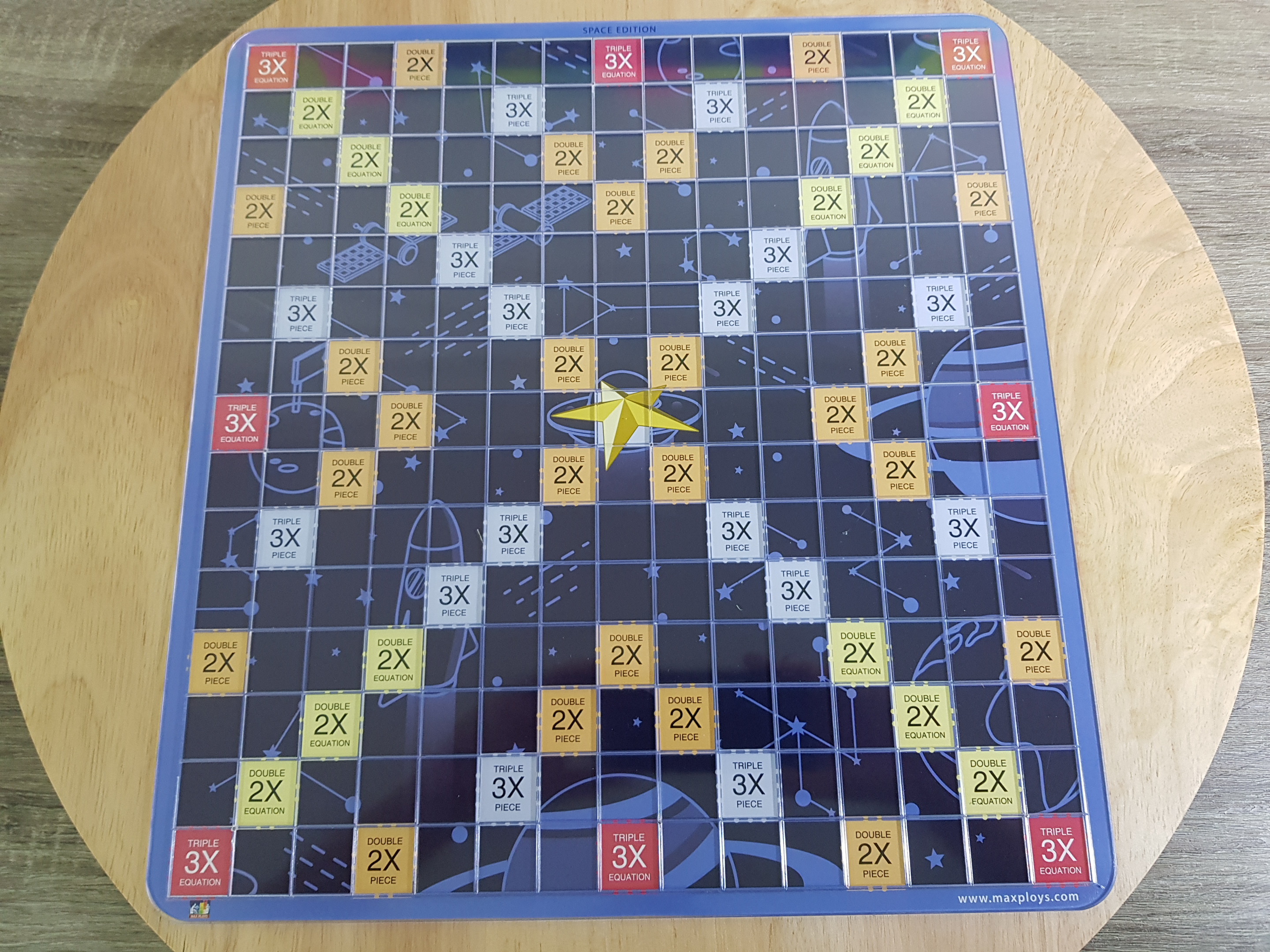 เอแม็ทชุดพรีเมี่ยมรุ่นมัธยมกระดานไม้หมุนลายอวกาศ