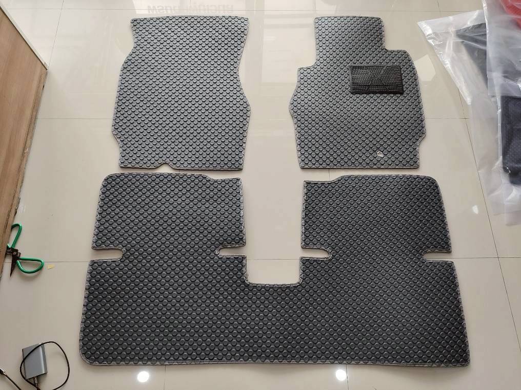 พรมปูพื้นรถยนต์ FORD ESCAPE 2003- 07 พรมลายกระดุม 3ชิ้น