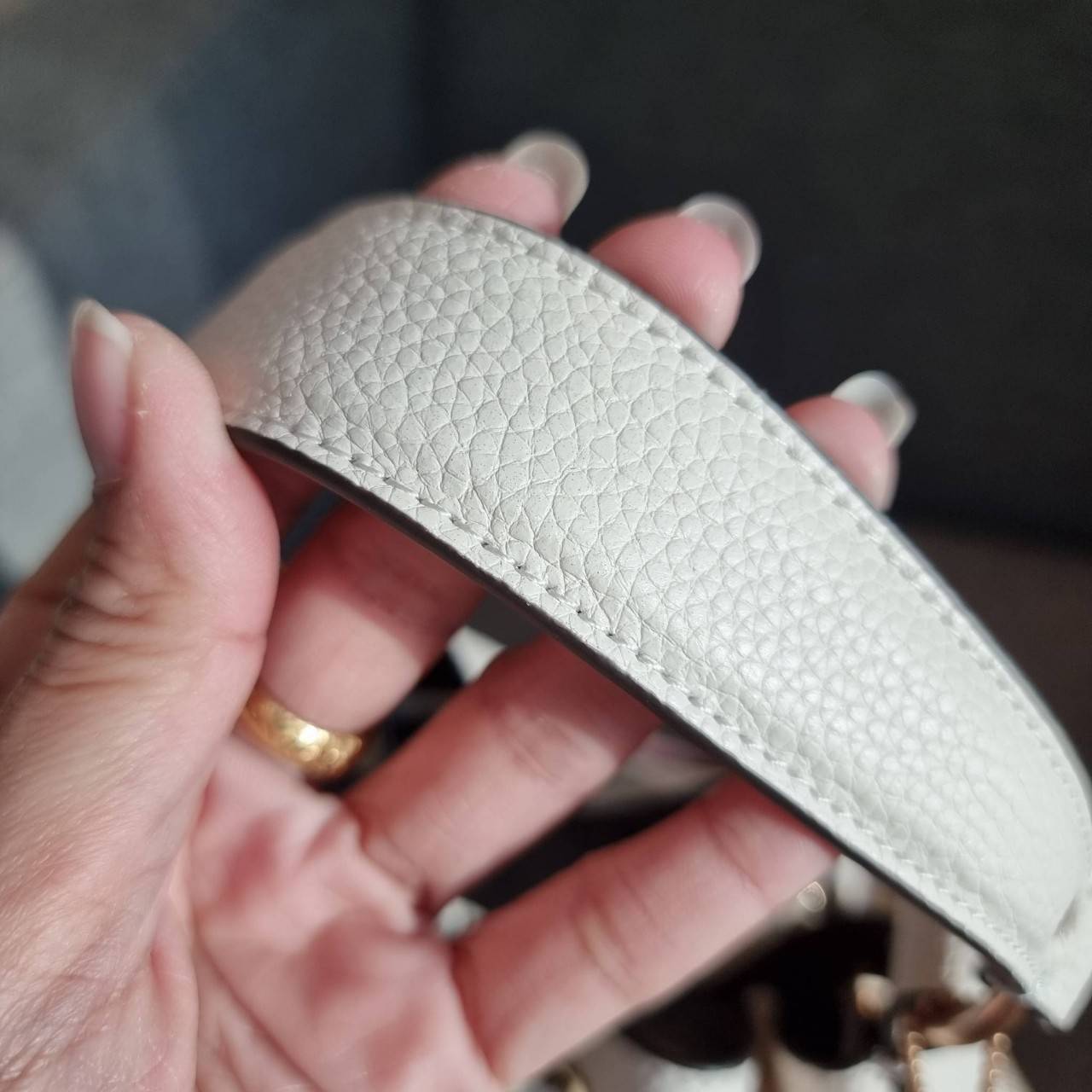 OUTLET 】COACH DEMPSEY DRAWSTRING BUCKET BAG IN SIGNATURE JACQUARD WITH STRIPE AND COACH PATCH C4101 C4102 พี่สาวใบใหญ่สุดสวยมาแล้วจ้า!! กระเป๋าทรงถังไซส์ใหญ่ ที่สาวๆรอคอย ใช้งานง่ายด้วยการรูดหนังปิดรอบปากกระเป๋า ทุกอย่างลงตัวที่สุด!! โดดเด่นด้วยลวดลายสีสั