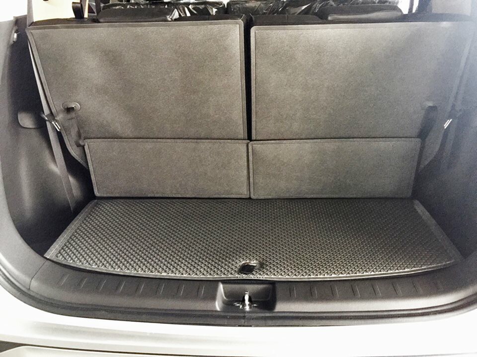 พรมกระดุมเม็ดเล็ก XPANDER รุ่นรีดขอบ สีเทาเข้ม เต็มคัน +ปิดเบาะเเถว3ลายหนังเรียบ