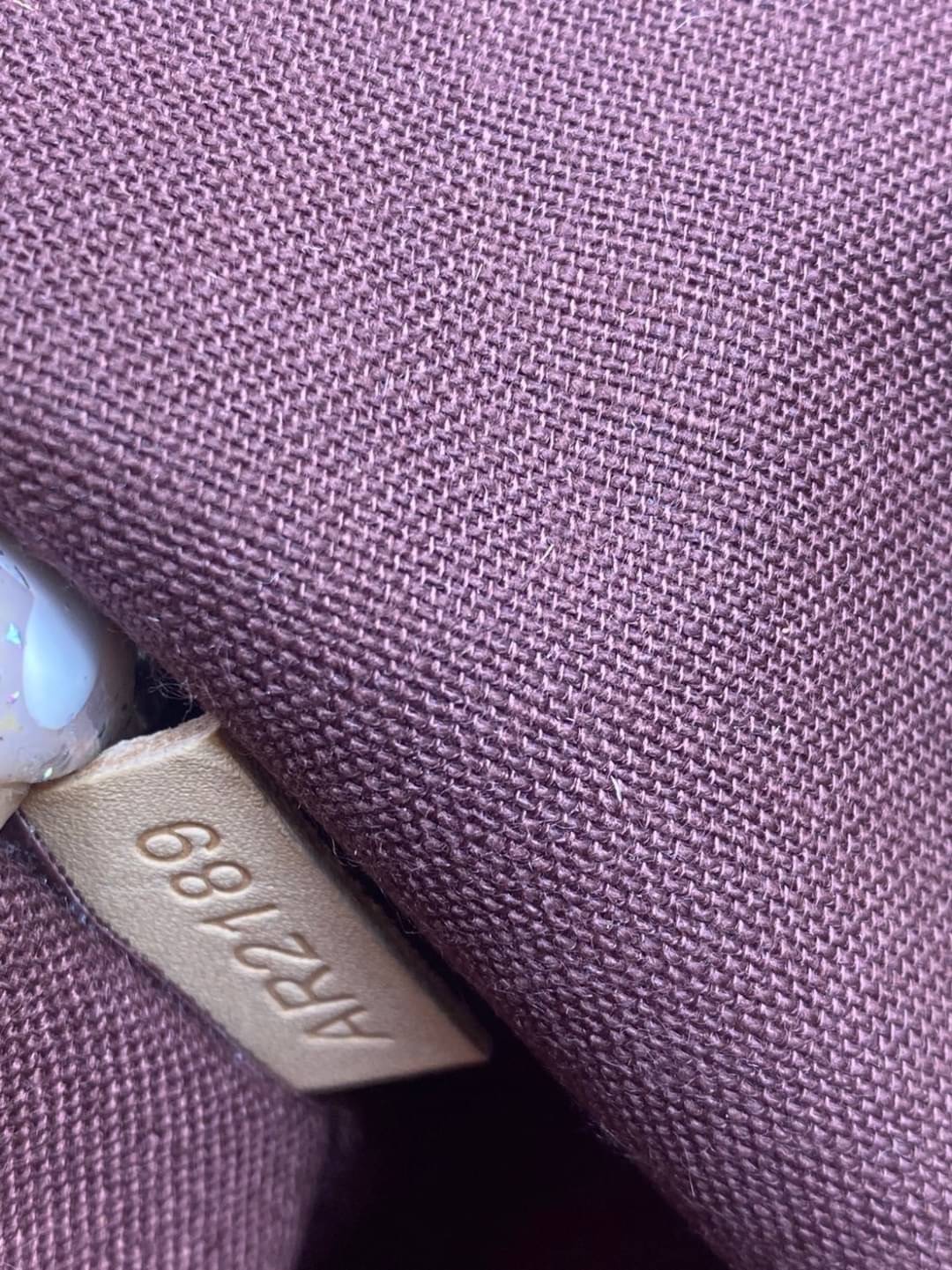 LV Cluny BB Monogram Handbag กระเป๋าสะพายลายโมโนแกรมทรงสวยเหนือกาลเวลา เป็นอีกรุ่นที่ขายดีมาก เกรดออริ 1:1 ใช้งานต่างประเทศได้