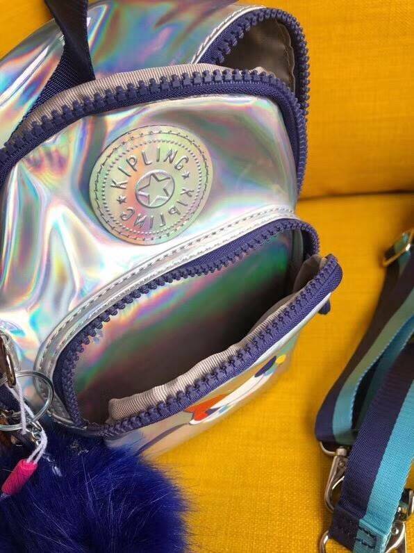 KIPLING D ALBER Small 3-in-1 convertible: bum bag, crossbody or backpack พร้อมส่งความน่ารัก จาก mickey colletion กระเป๋าขนาดกะทัดรัดจาก kipling ใบเล็กน่ารัก ปรับใช้ได้ถึง 3 แบบ เป็นเป้สะพายหลัง ถอดสายถือ หรือใส่สายยาวเป็นกระเป๋าสะพายเฉียงก็ได้ คุ้มค่า น่า