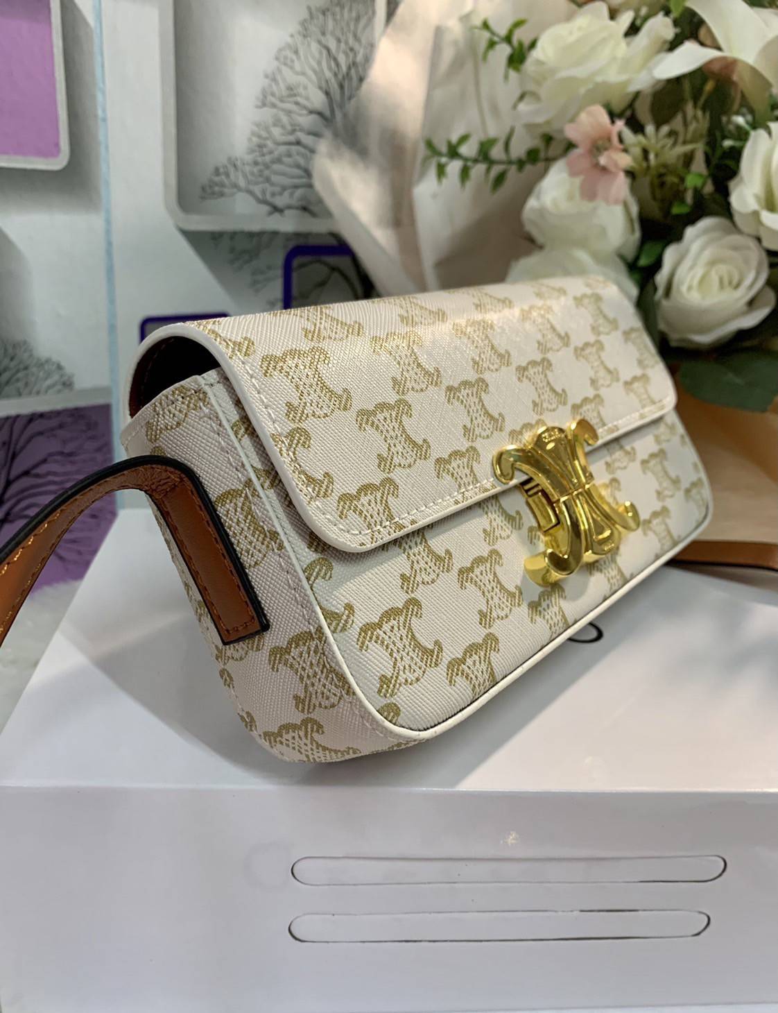 CELINE TRIOMPHE SHOULDER BAG VIP ดีไซน์ยอดนิยมสไตล์สาว LISA ทรงเหลี่ยมหนังSaffianoสวยหรูอยู่ทรง