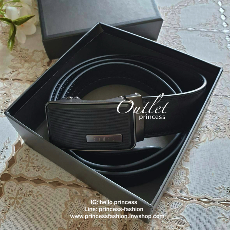PEDRO MEN LEATHER BELT (Free Size) เข็มขัดหนังจาก PEDRO MEN หัวเข็มขัดโลหะ โลโก้แบรนด์ที่หัวเข็มขัด คุณภาพดีตามแบบฉบับของแบรนด์ สายเข็มขัดหนังเรียบสีดำ สายปรับใช้เข้าได้กับทุกชุด มาพร้อมกล่องและถุงกระดาษแบรนด์มอบเป็นของขวัญได้นะคะ