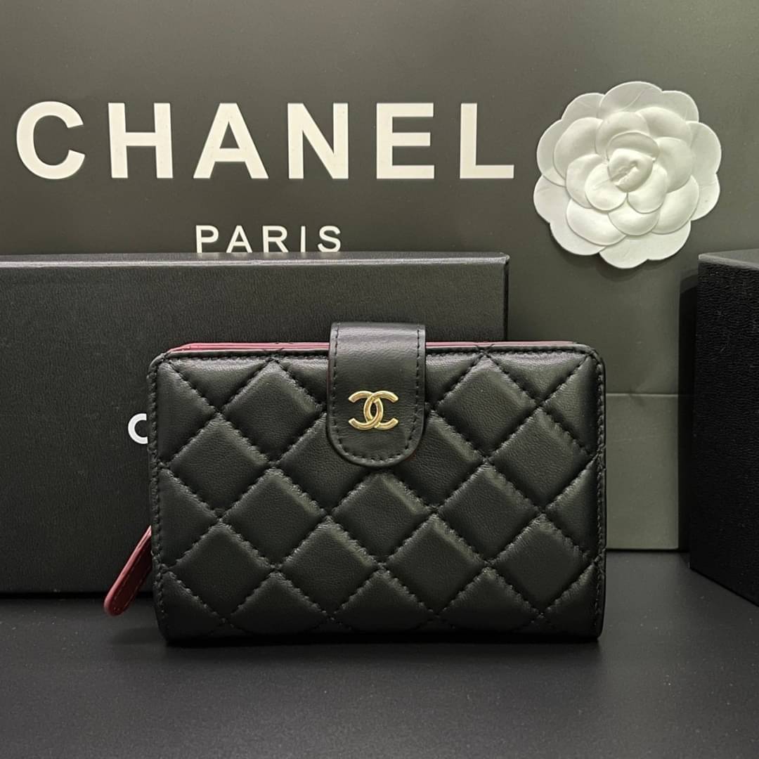 Chanel Wallet Medium / CHANEL ZIP WALLET รุ่นยอดนิยมคลาสสิกเป็นอมตะ เป็นใบยอดนิยมของสาวๆ เลยค่าา พร้อมส่งที่ไทยไม่ต้องรอพรีฯ สาวก Chanel Must Have! นะคะ