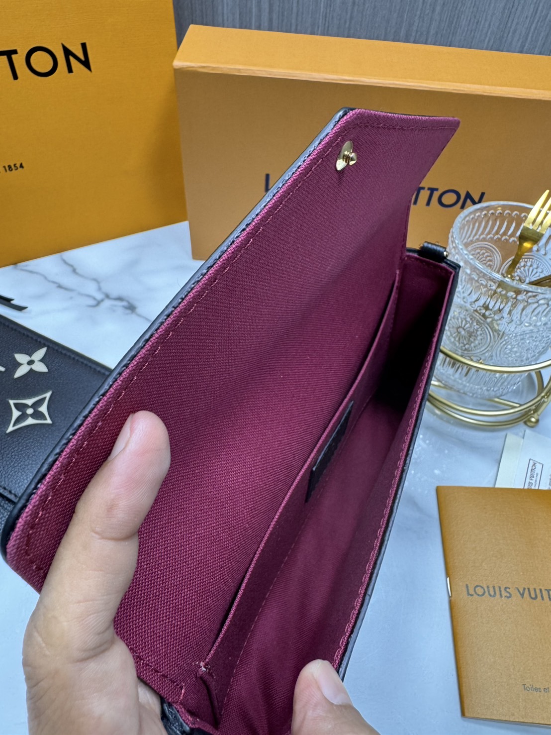 OP ORI หนังแท้ | LV Felicie Pochette bag in soft Monogram Empreinte leather กระเป๋าสะพายทรงพอชขนาดกะทัดรัด หนัง Monogram Empreinte เนื้อนุ่มประทับลาย Monogram สุดไอคอนิก