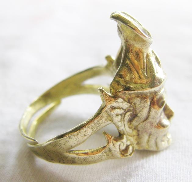 สินค้าหมดค่ะ แหวนพ่อแก่เนื้อทองเหลือง พร้อมใบคาถาค่ะ