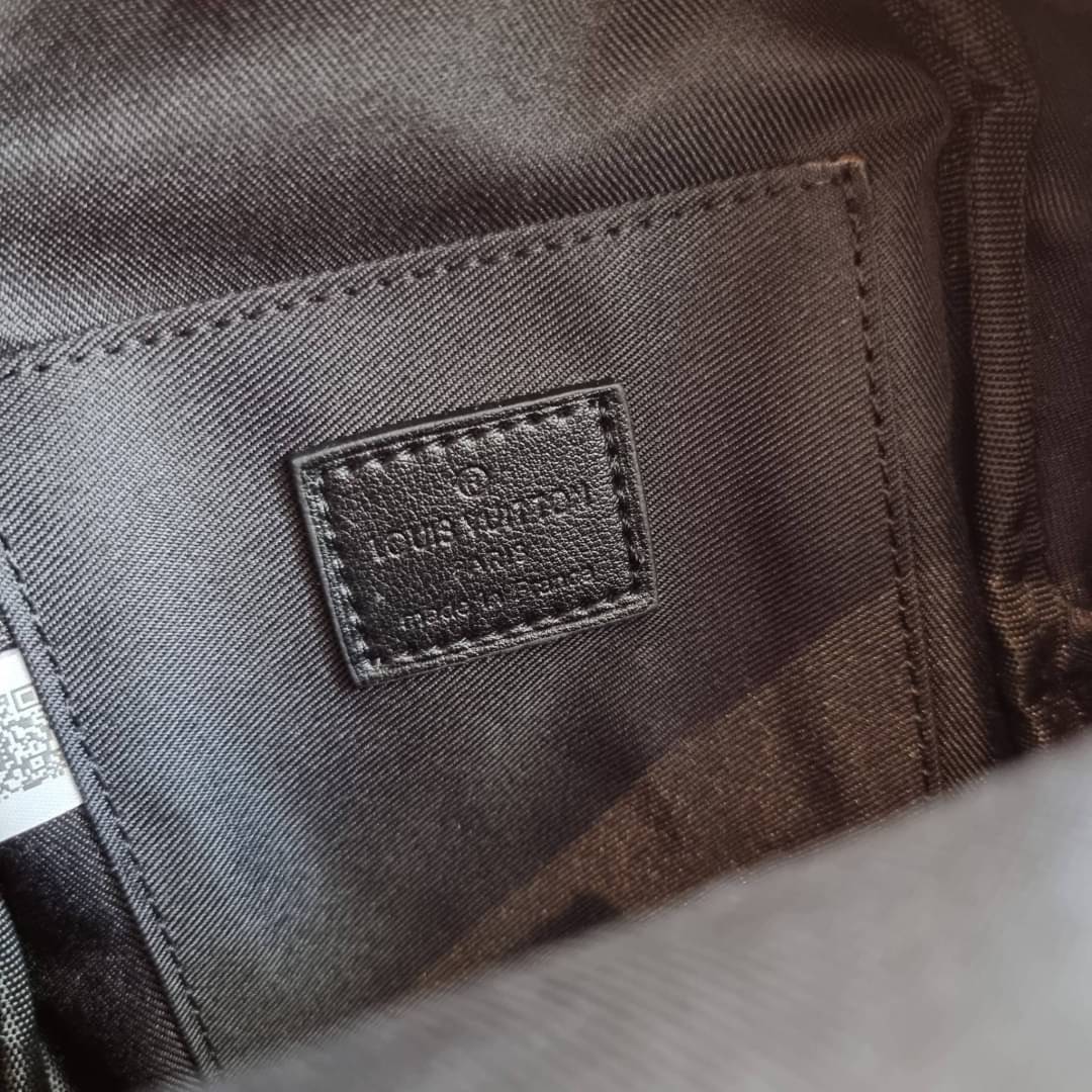 LV Backpack Size Mini | สายสะพายเล็ก ถอดได้ LV palm springs New in!! เข้าแล้วกับไอเท็มยอดฮิต หรูหราพร้อม box set สุดสวย ที่สุดของความคุ้มค่า LV palm springs กระเป๋าแบ็คแพ็ค มาให้เลือก 2 ไซส์ ขายดี วัสดุหนังแคนวาสคุณภาพดี มีช่องซิปแบ่งสัดส่วน ใบเล็กสายวะพา