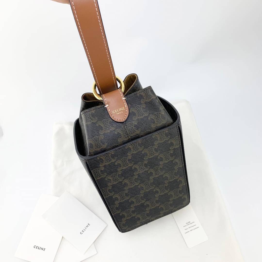 VIP 】หนังแท้ CELINE BOX CLASSIC HANDBAG หนังสวยอยู่ทรง สวยหรูที่สุด รูปทรงทันสมัยคลาสสิกมินิมอลมากค่ะ พร้อมส่งที่ไทยราคาสุดคุ้มห้ามพลาดค่ะ!