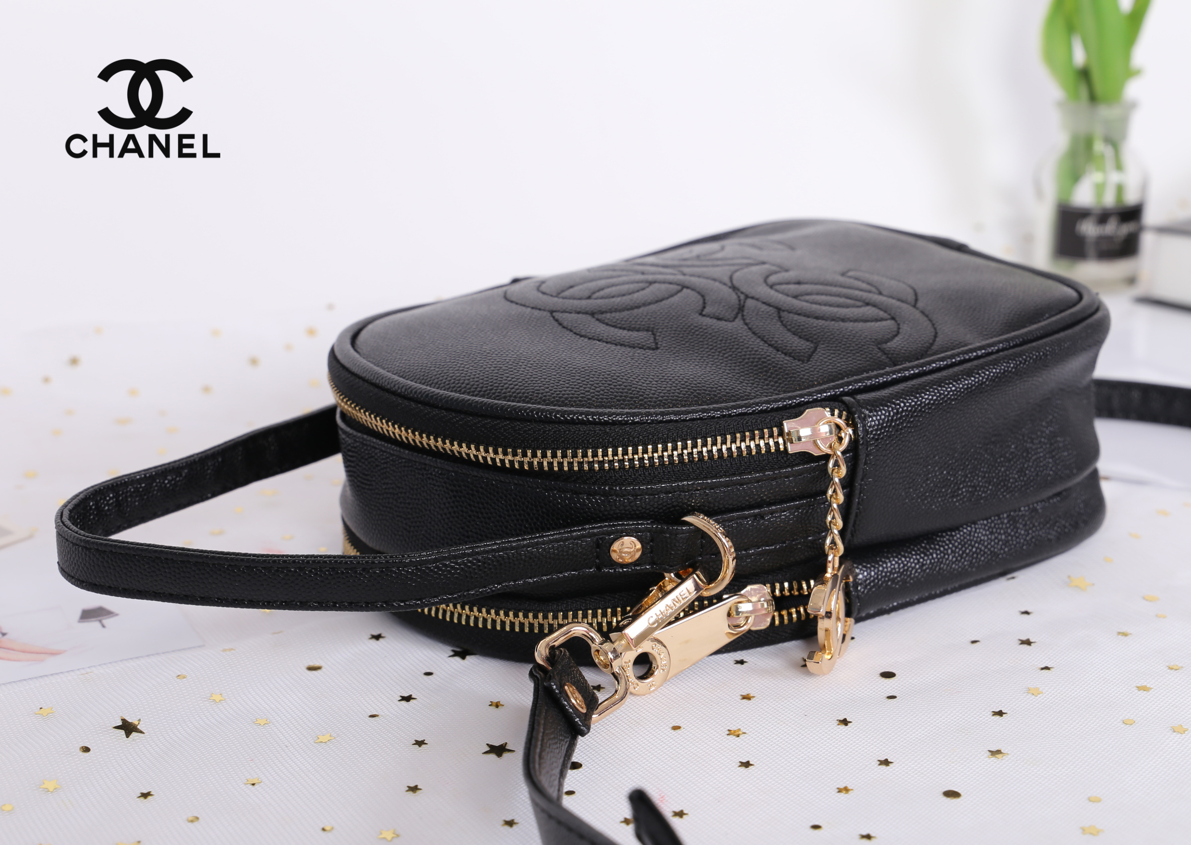 CHANEL Chanel Triple crossbody with two zip กระเป๋าสะพายใช้งานได้ทั้งแบบถือ และสะพาย crossbody หนังลายคาเวียร์