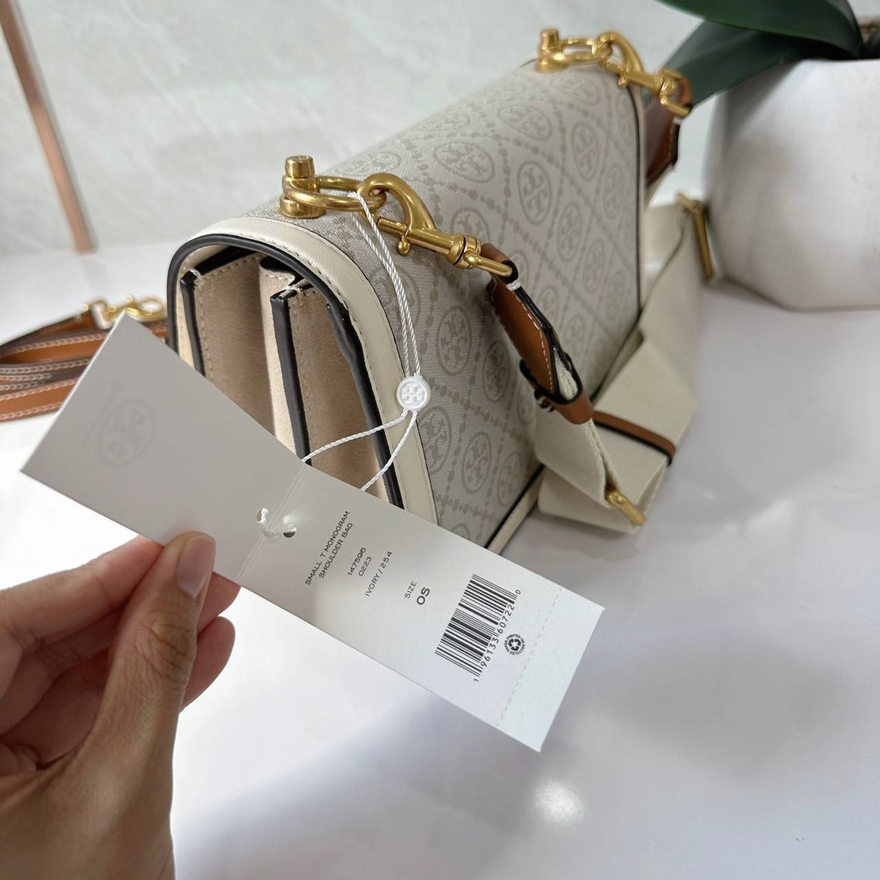 Tory Burch Small T Monogram Shoulder Bag กระเป๋าสะพายรูปทรงยอดนิยม เกรดท็อปออริ เกรดดีสุด สลับแท้ 1:1 ใช้ต่างประเทศได้